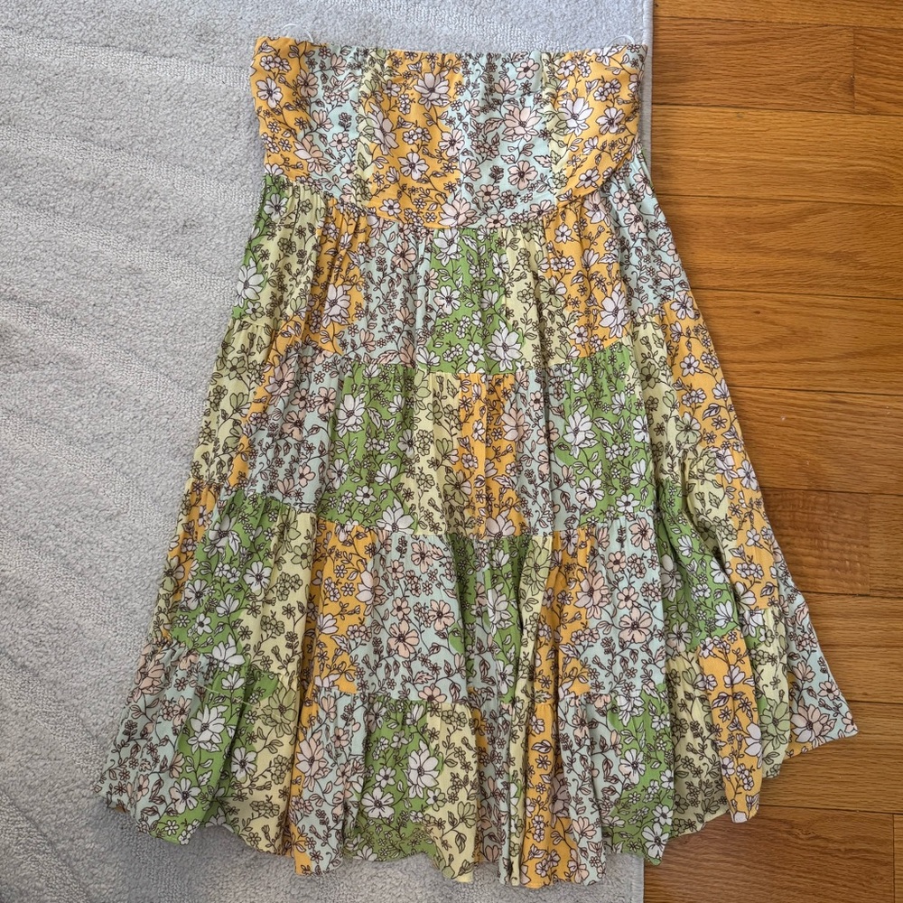 mini strapless flower dress (minor stain pictures)